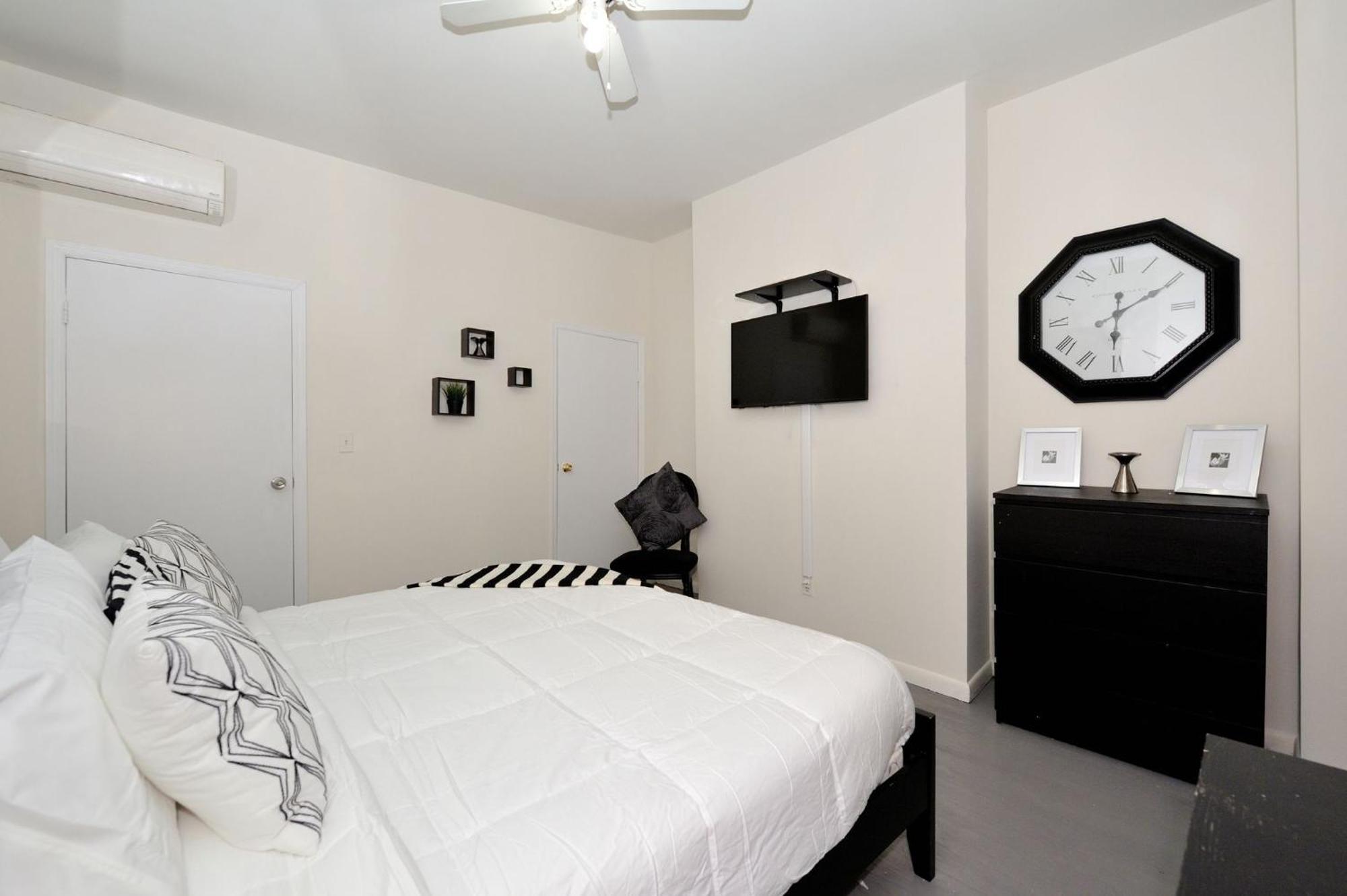 Apartment Amazing 3 Bedroom 1 Bath *